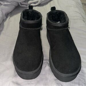 UGG Classic Ultra Mini platform bootie size 9